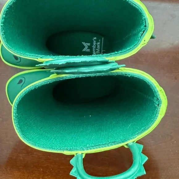 🎄3/$15 Green Kids Rain Boots - Picture 4 of 5